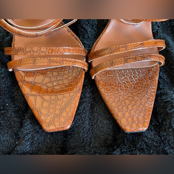 Boohoo Women's Brown Strappy Heels. Size 7 - Picture 3 of 7